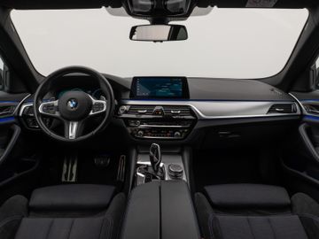 Fahrzeugabbildung BMW 520i Tour M Sport AHK HUD HI-FI  Kamera
