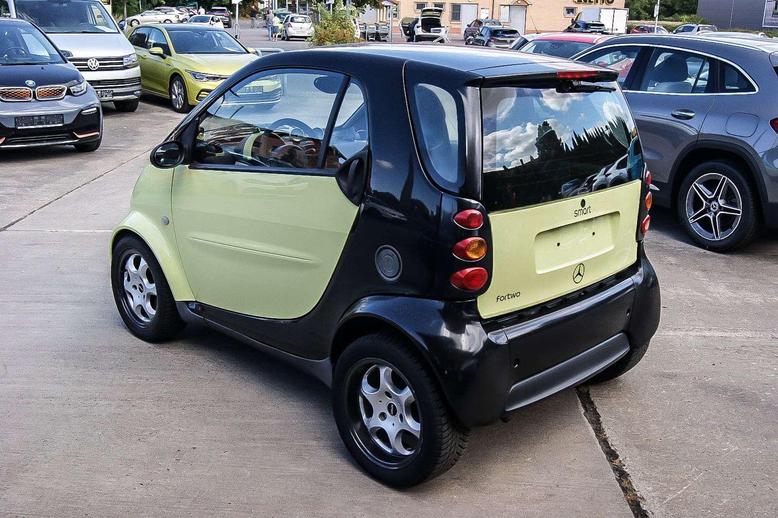 Fahrzeugabbildung Smart fortwo city-coupe Pulse KLIMAAUTOMATIK PANORAMA