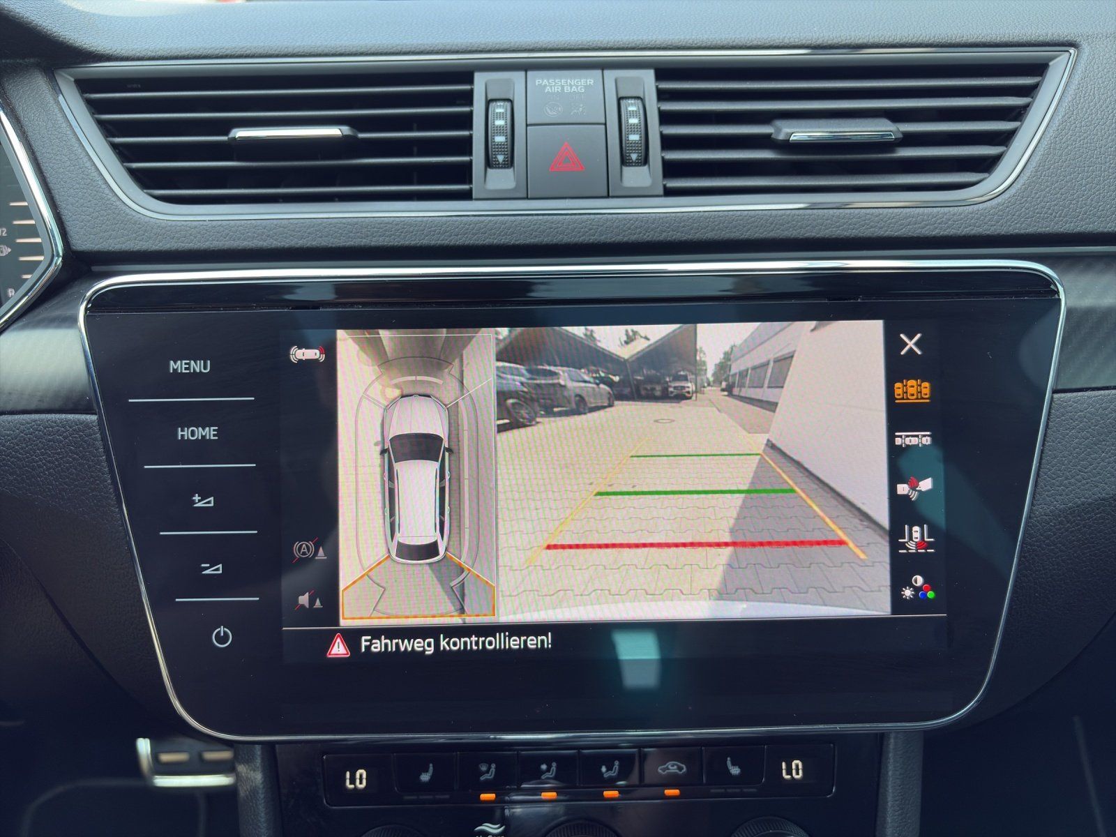 Fahrzeugabbildung SKODA Superb Combi 2.0 TSI Sportline 4x4/AHK/PANO/360°