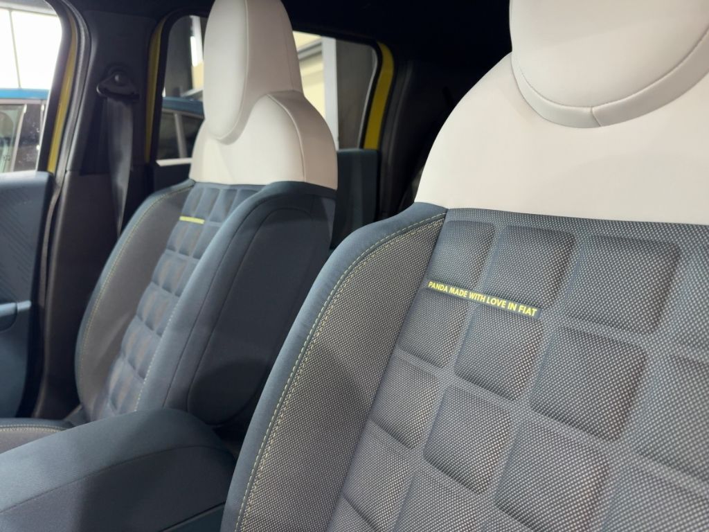 Fahrzeugabbildung Fiat Grande Panda Hybrid LA PRIMA Winter Paket