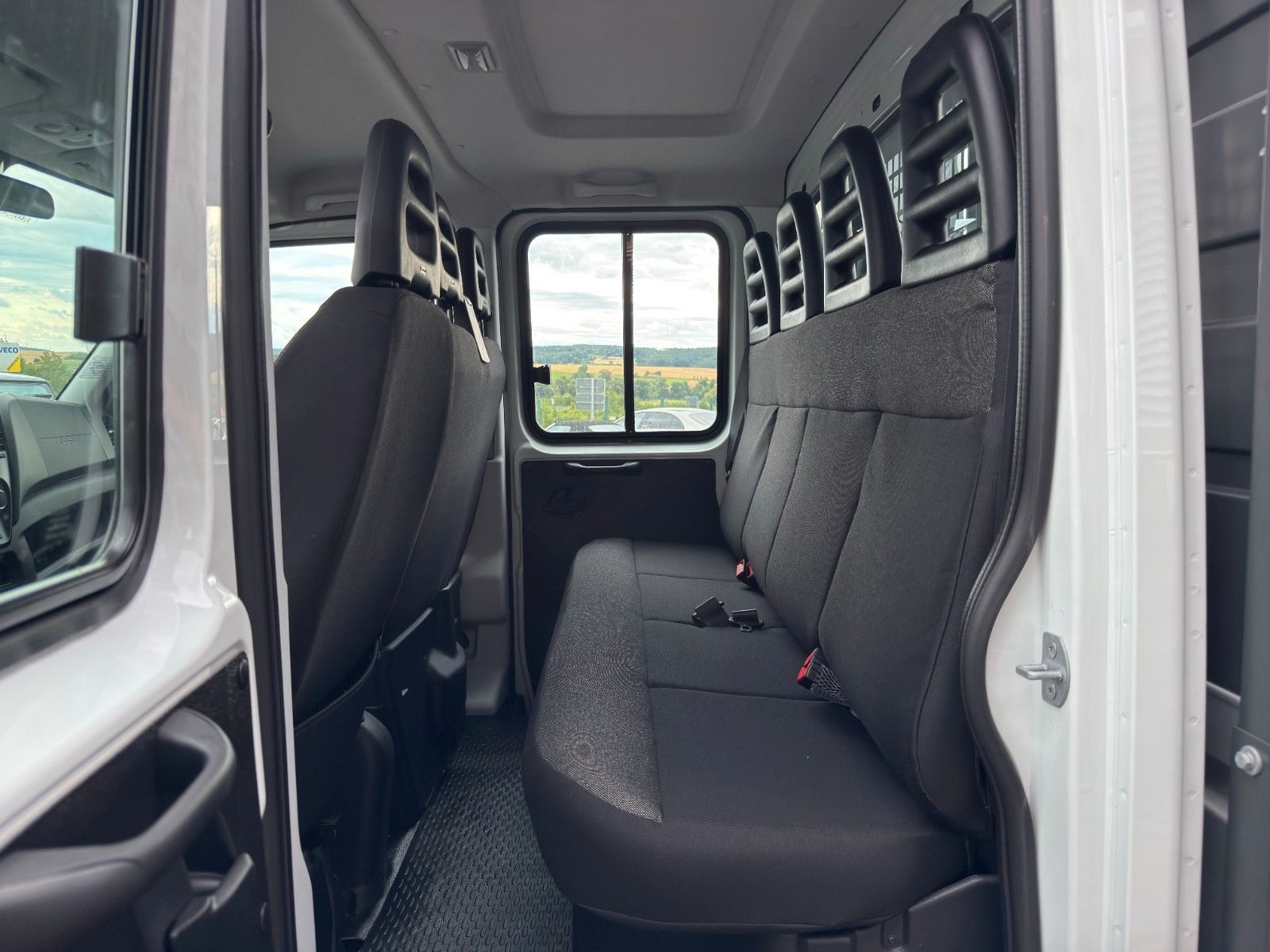 Fahrzeugabbildung Iveco Daily 35S14Y D Pritsche *R 3.450* AHK