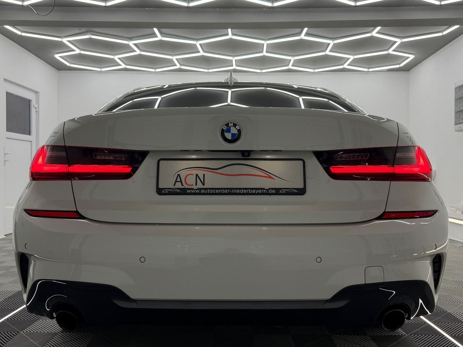 Fahrzeugabbildung BMW 330 i Lim. M SPORT/AHK/HuD/ACC/LASER/DE FZG