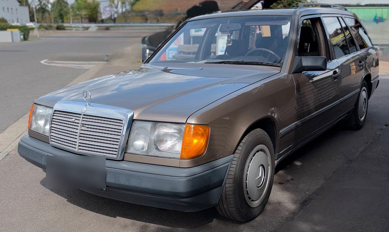 Mercedes-Benz 230