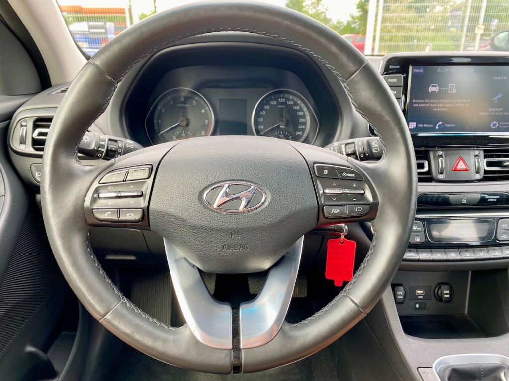 Fahrzeugabbildung Hyundai i30 1.0 AAC SHZ ALLWETTER ALU CARPLAY KAMERA