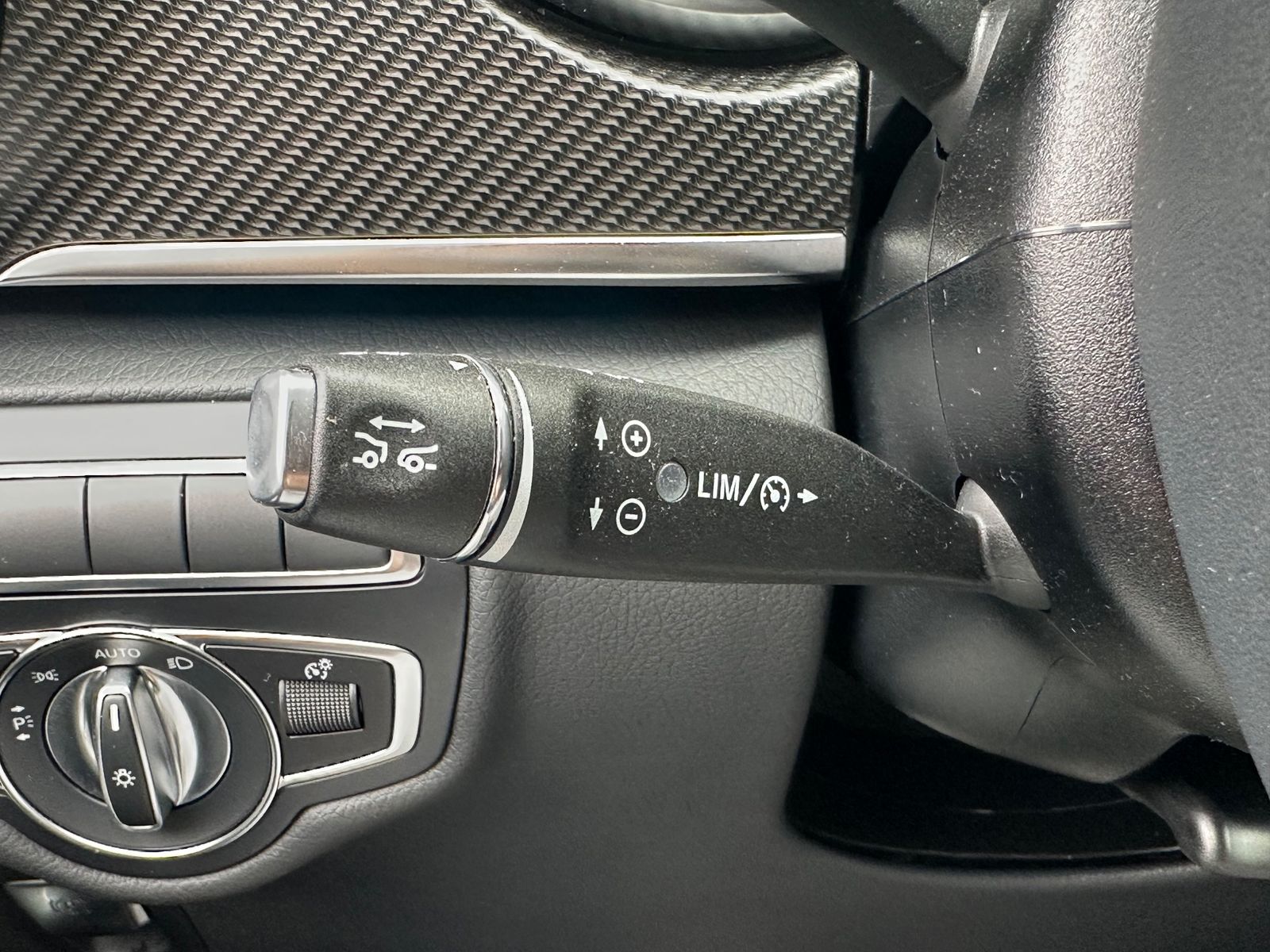 Fahrzeugabbildung Mercedes-Benz V 250 AMG-Line NAV+LED+360°+PANO+AHK+AIRMATIC