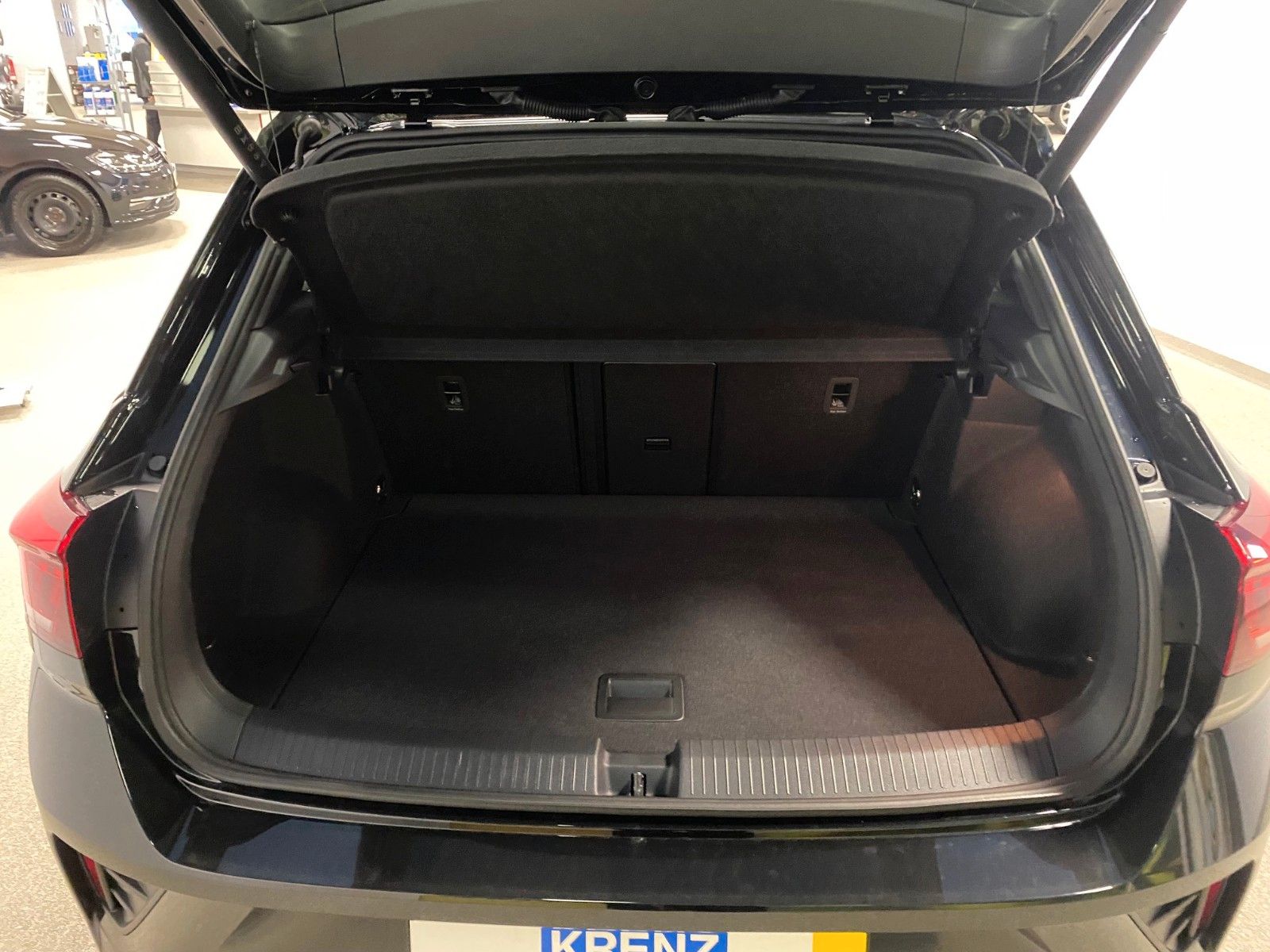 Fahrzeugabbildung Volkswagen T-Roc 1.5 TSI DSG R-Line+ACC+AHK+19"+KAMERA+LED+