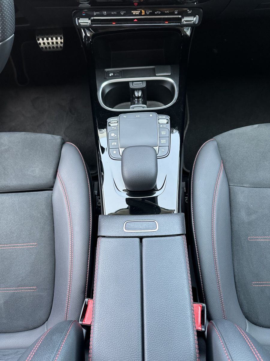 Fahrzeugabbildung Mercedes-Benz A 250e AMG-Line NAV+KAM+WIDESCREEN+CARPLAY+1HD