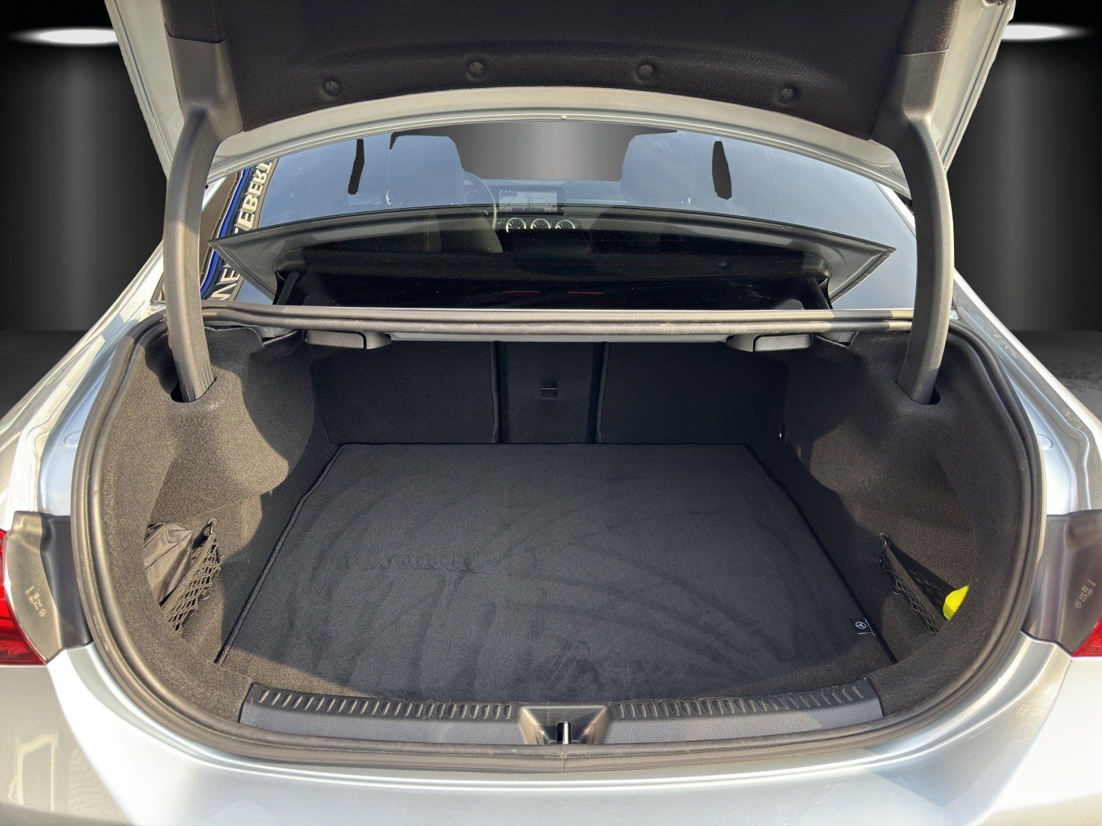 Fahrzeugabbildung Mercedes-Benz A220d Limo AMG Prem DISTR Memo AHK 360°schw.Glas