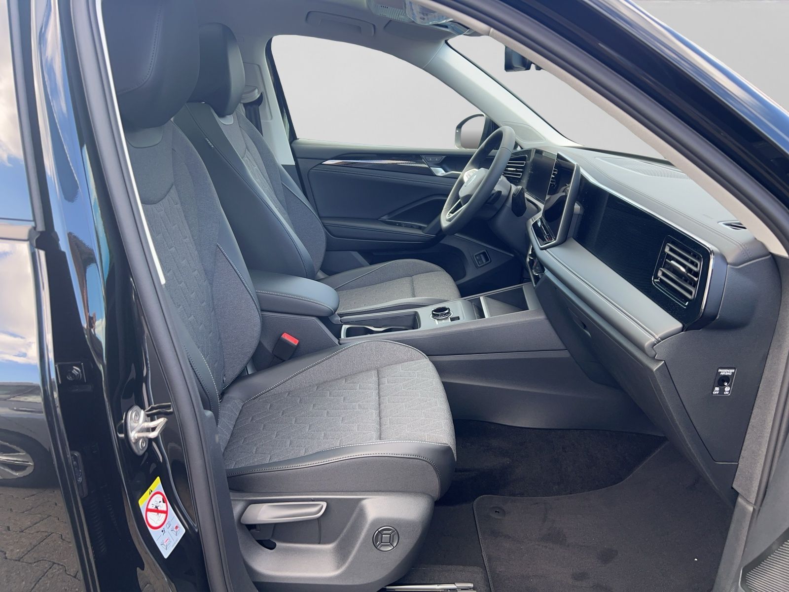 Volkswagen Tiguan 1.5 eHybrid LIFE PANO 360° ASSIST KEYLESS foto 4