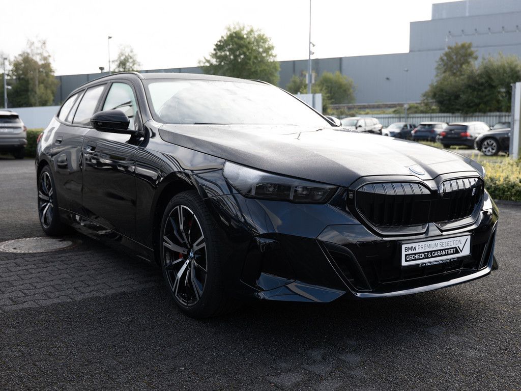 BMW i5 Touring 40 xDrive M-Sport Pro PANO AHK B&W foto 4