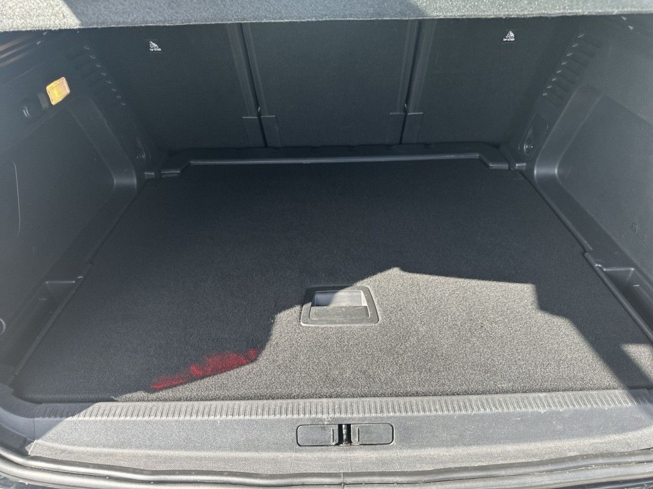 Fahrzeugabbildung Citroën C5 AIRCROSS Hybrid 136 E-DSC6 e-Series - mit KI generiert/bearbeitet