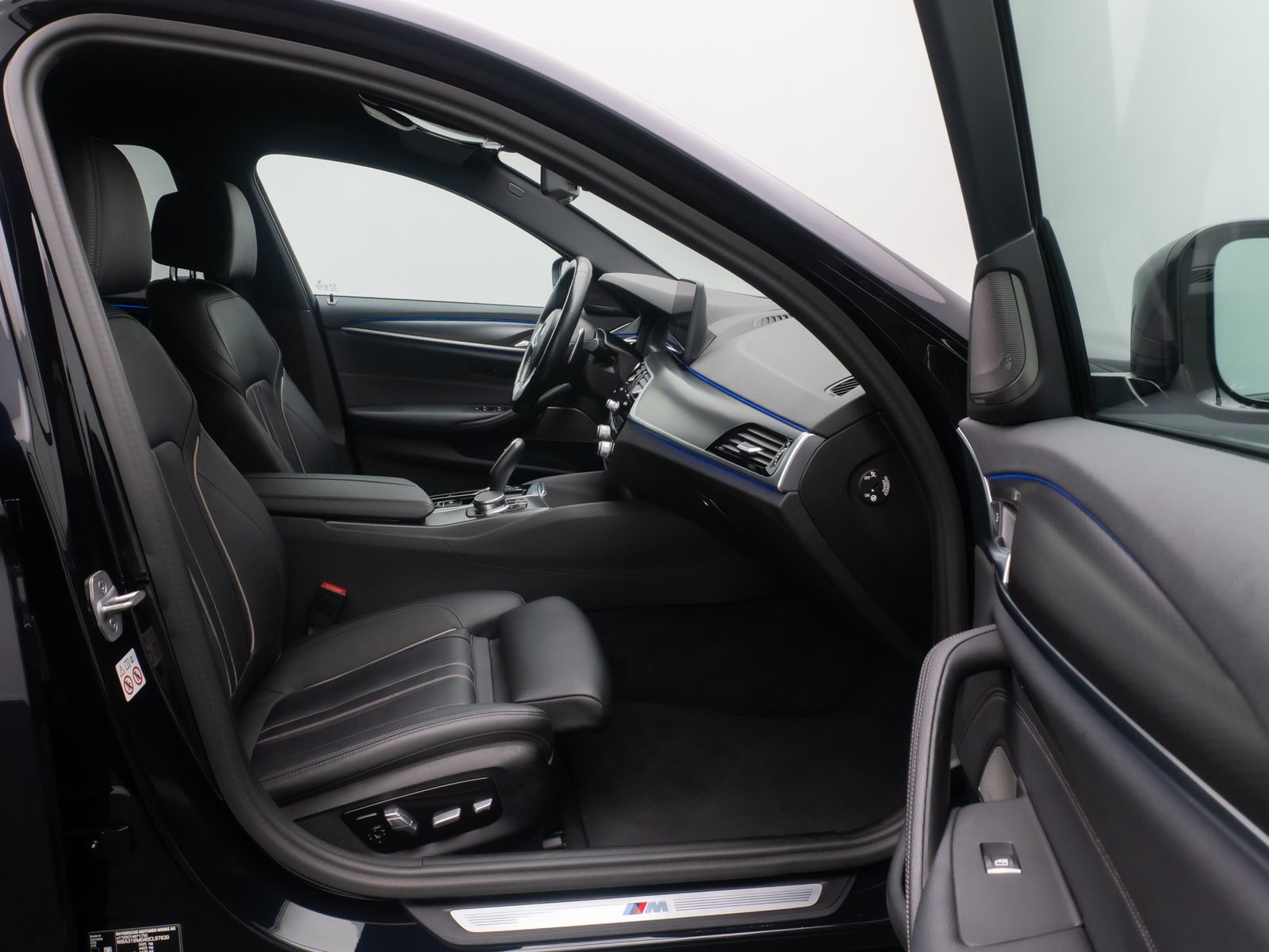 Fahrzeugabbildung BMW 530i M Sport AHK Kamera HUD H/K DAB Massage ACC