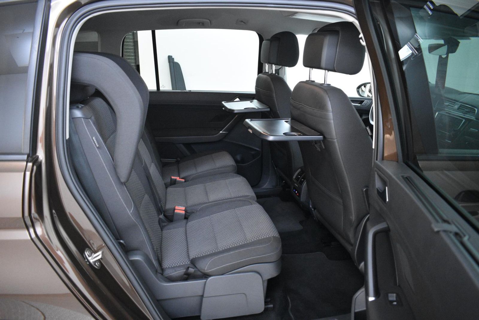 VW Touran 1.4 TSI Comfort 7SI+NAVI+LED+SHZ+ACC+AHK+ - Image 12