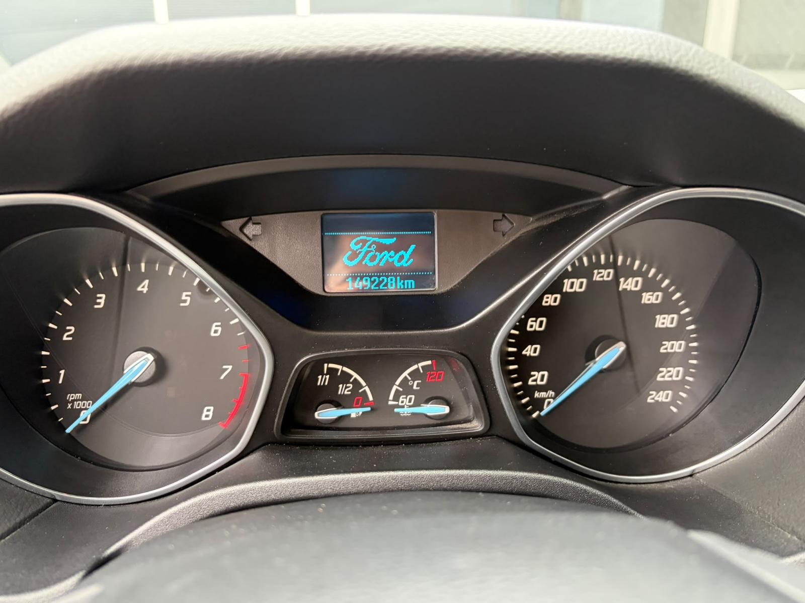 Ford Focus 2014 — photo 27