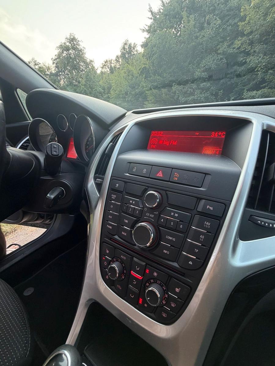 Opel Astra 2013 — photo 9