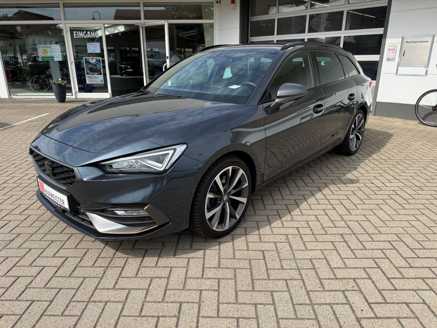 Fahrzeugabbildung SEAT Leon Sportstourer1.5eTSI FR  AHK LED Carplay Nav