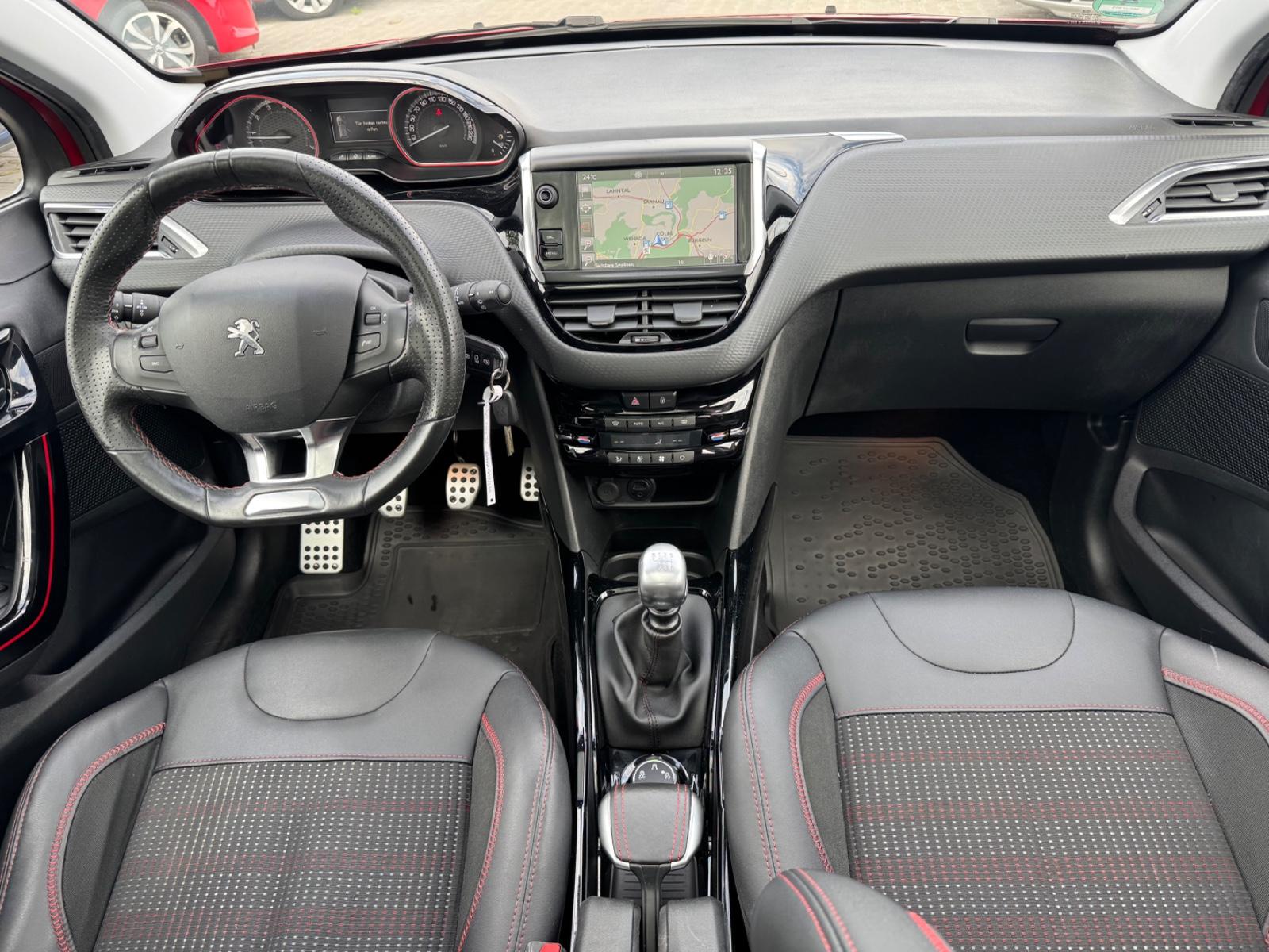 Peugeot 2008 GT-Line 1,2 96 kW /Navi / Panorama-Dach/LED