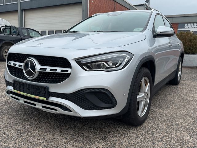 Mercedes-Benz GLA 220 4M Kamera LED ACC SHZ MFL RDK STDHZ