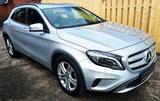 Mercedes-Benz GLA 200 - silberne Mercedes-Benz GLA 200