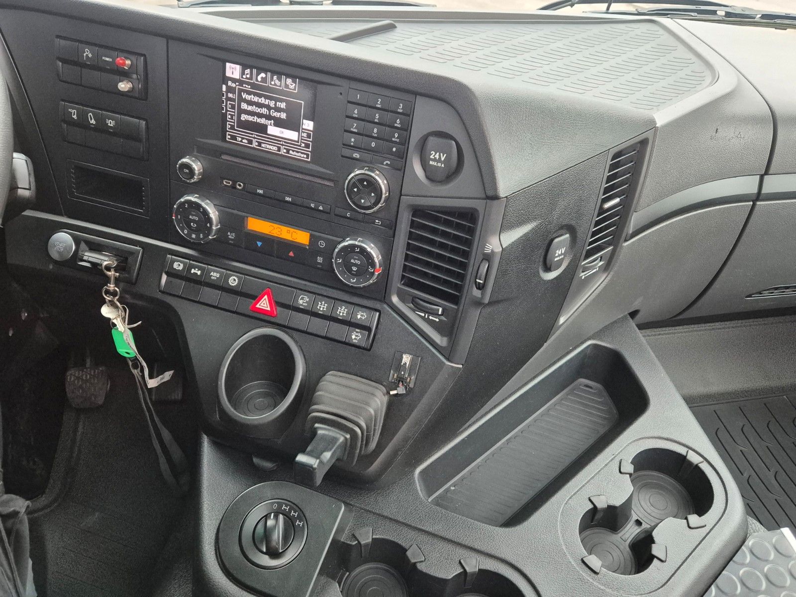 Fahrzeugabbildung Mercedes-Benz TUROX 8x8 Eschlböck Biber 92 Holzhacker / 1.512h