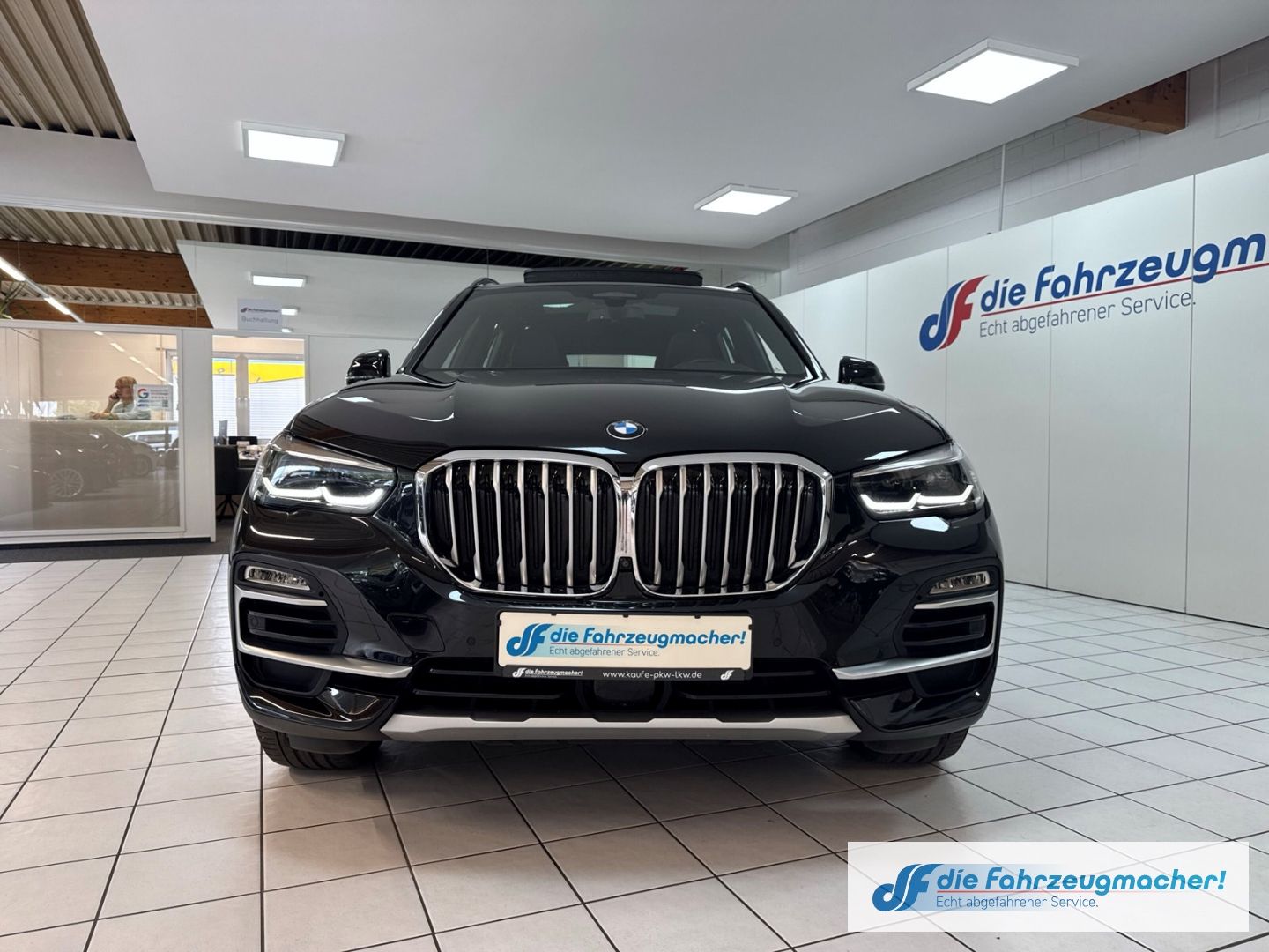 Fahrzeugabbildung BMW X5 xDrive 45 e xLine Park-Assistent Luftfederung