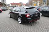 Skoda Octavia Combi RS Auto. Xenon Navi PDC - Skoda Octavia mit Diesel-Antrieb: Kombi, mit Klimaautomatik