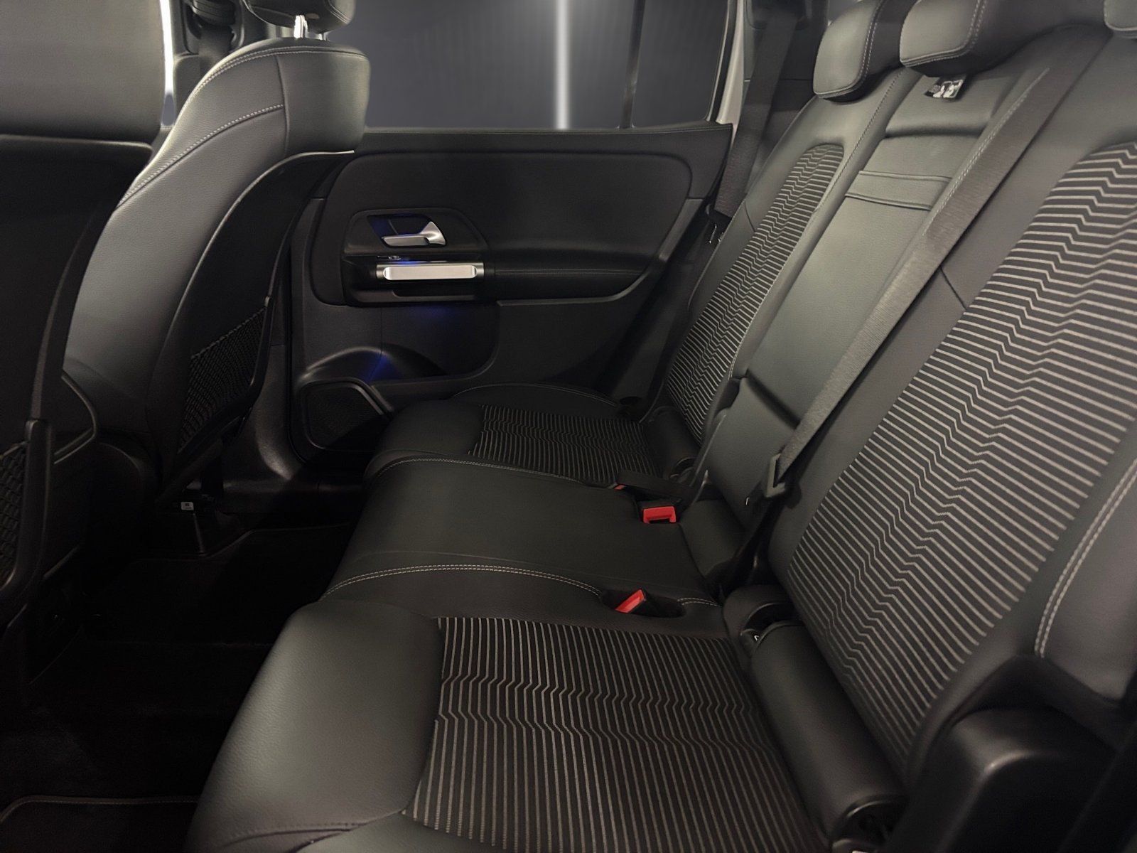 Fahrzeugabbildung Mercedes-Benz GLB 250 4M*Progressive*Night*LED*Kamera*Keyless*