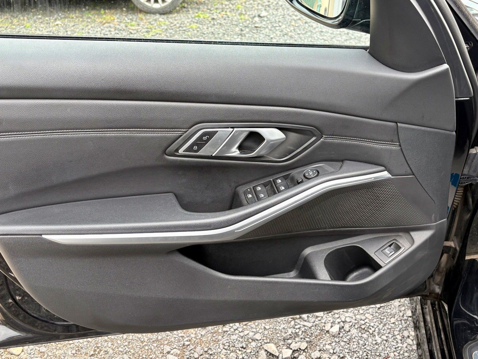 Fahrzeugabbildung BMW 318d Tour Aut. SPORT LINE Navi LED AHK Leder 1HD