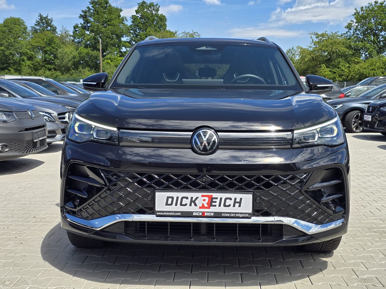 Fahrzeugabbildung Volkswagen Tiguan 2.0 TDI 4M R-Line PANO*H&K*AHK*MATRIX*20"