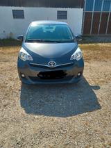 Toyota Verso-S 1,33-l-Dual-VVT Club - graue Toyota Verso-S