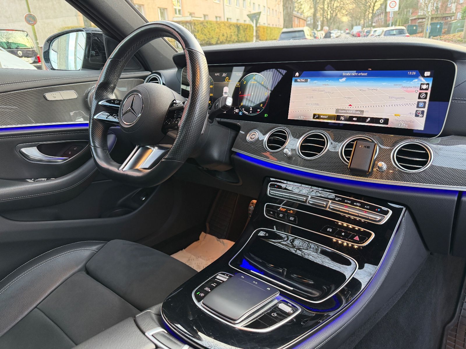 Fahrzeugabbildung Mercedes-Benz E 220d AMG*JUNGE STERNE*MUTLIBEAM*BURMESTER*AHK