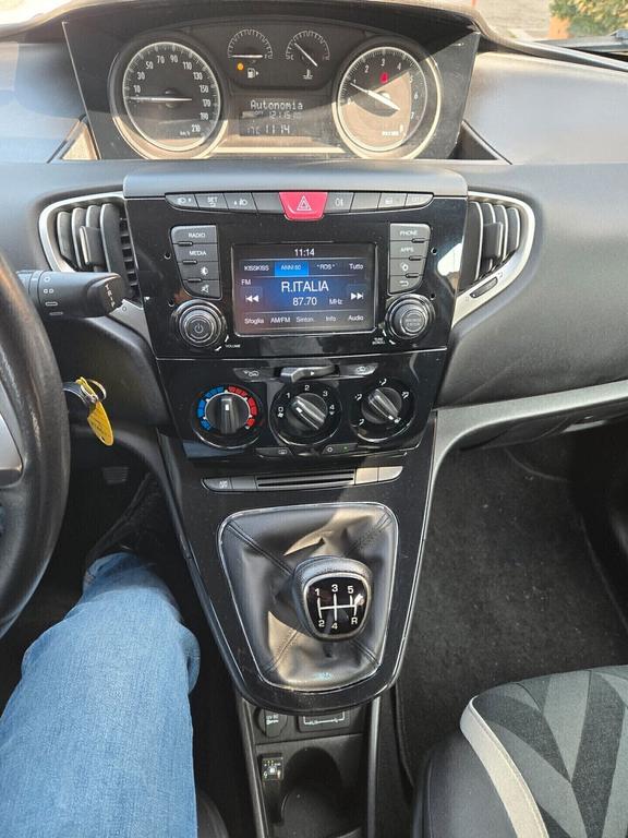 Lancia Ypsilon