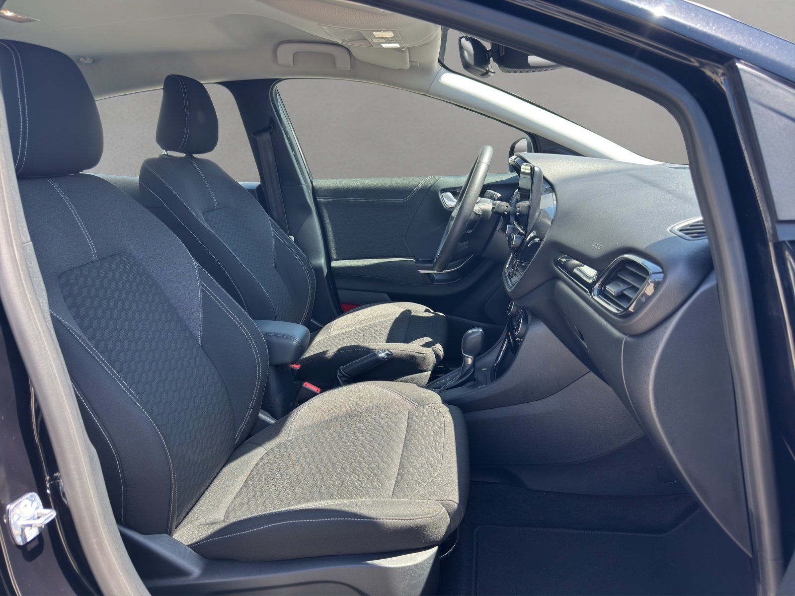 Fahrzeugabbildung Ford Puma 1.0 Titanium Aut./LED/KAMERA/TEMPOMAT/NAVI/
