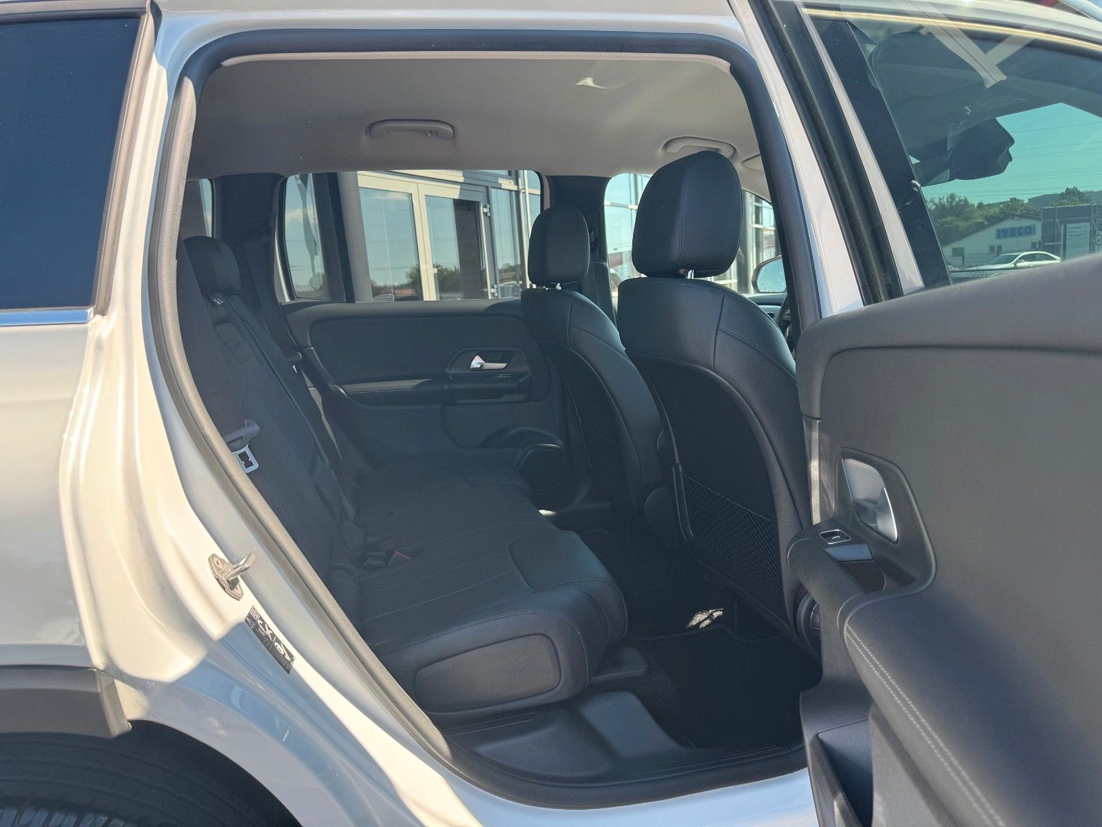 Fahrzeugabbildung Mercedes-Benz GLB 180 Style+Distronic+RKamera+Vollleder