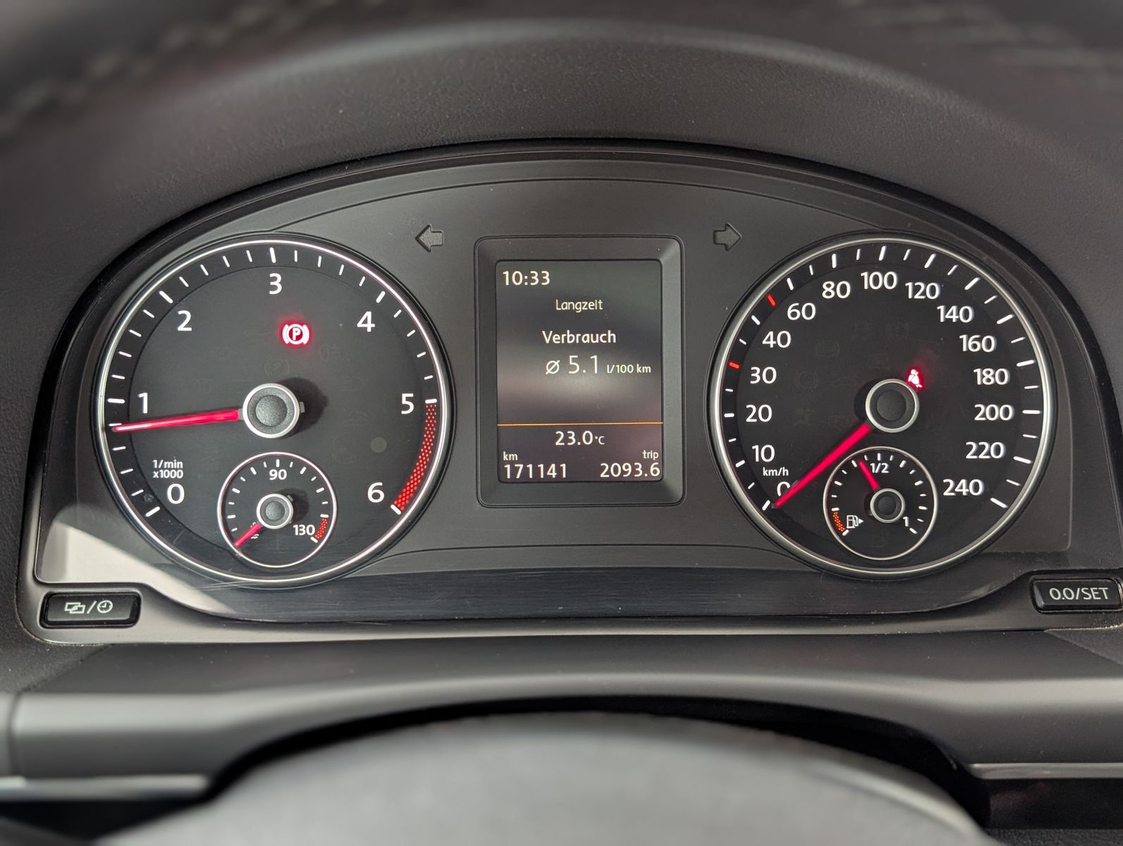 Fahrzeugabbildung Volkswagen Touran 2.0 TDI Highline PANO AHK PDC APP XENON