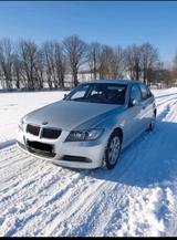 BMW Top gepflegter BMW E90  zuverlässiger M47 - BMW M4 in Leipzig