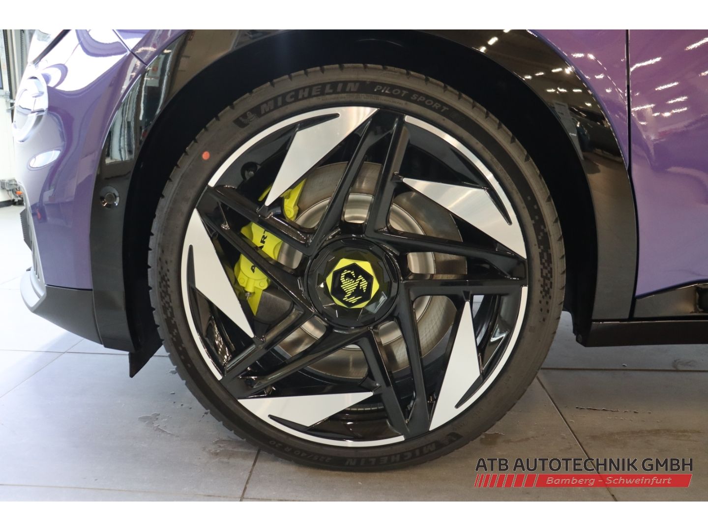 Fahrzeugabbildung Abarth 600e Scorpionissima 280 PS Navi LED PDCv+h Totwi