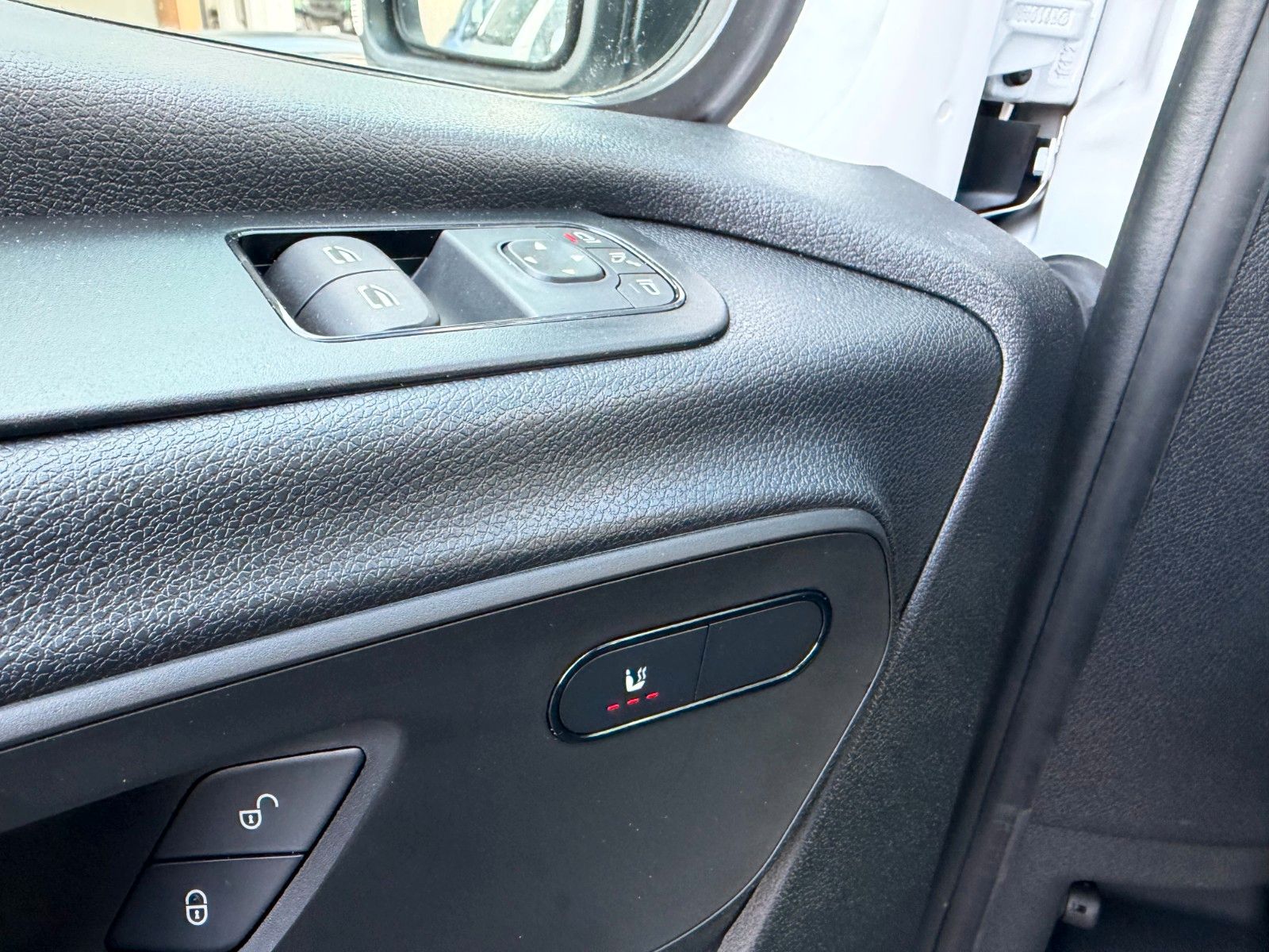Fahrzeugabbildung Mercedes-Benz Sprinter 317 CDI 9G 3665 AHK3,5to Schwingsitz