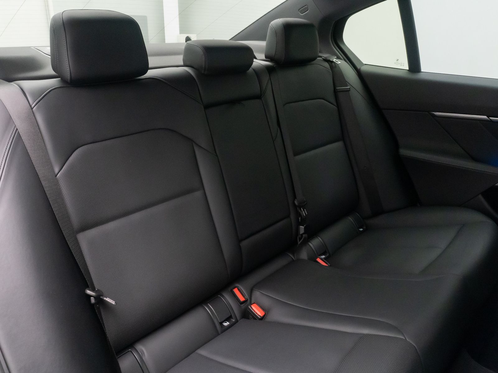 Fahrzeugabbildung BMW 520d Kamera DAB Leder DrivAss Alarm Sport 18Zoll