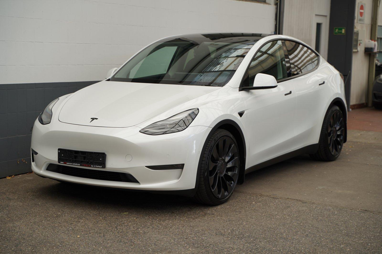 Tesla Model Y Performance *1. Hand*unfallfrei*