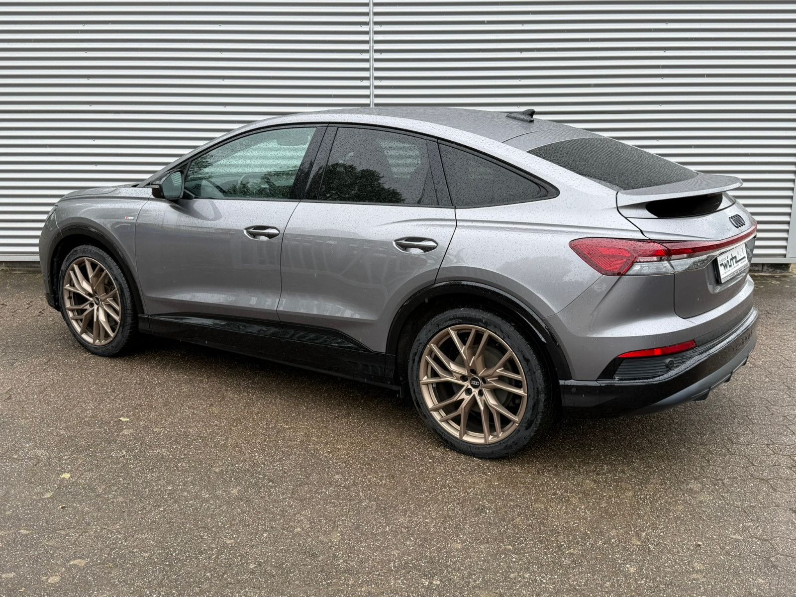 Fahrzeugabbildung Audi Q4 e-tron Sportback 50 Edition One quattro 220KW