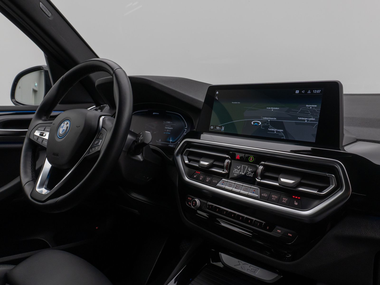 Fahrzeugabbildung BMW X3 xD30e Laser Kamera HUD DAB AHK Komfort 19Zoll