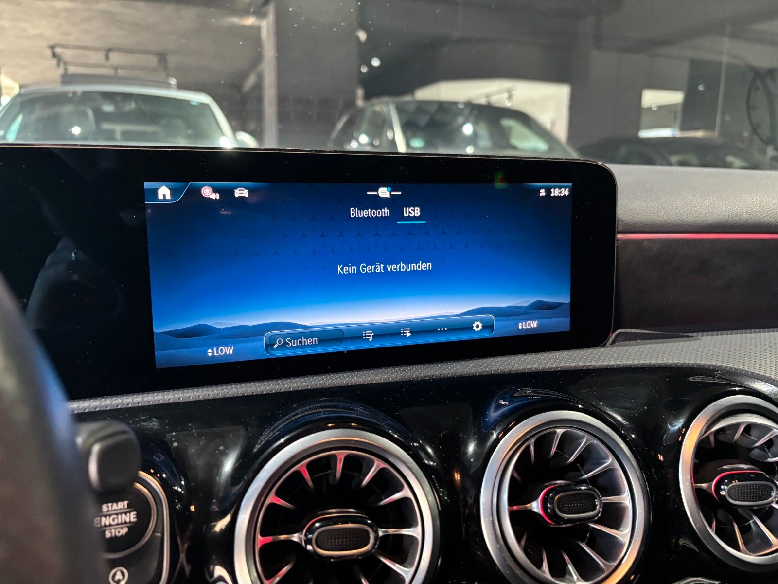 Fahrzeugabbildung Mercedes-Benz A 200 //AMG-LINE//MBUX//AMBIENTE/KAMERA/SHZ/NAVI
