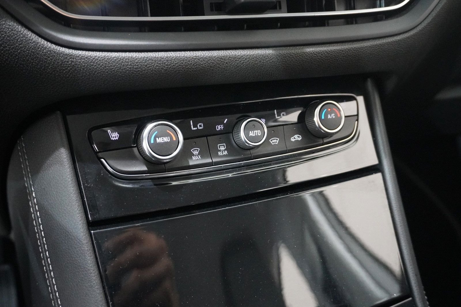Fahrzeugabbildung Opel Grandland (X) ULTIMATE 4HYBRID NAVI/LED/SPORT/SH