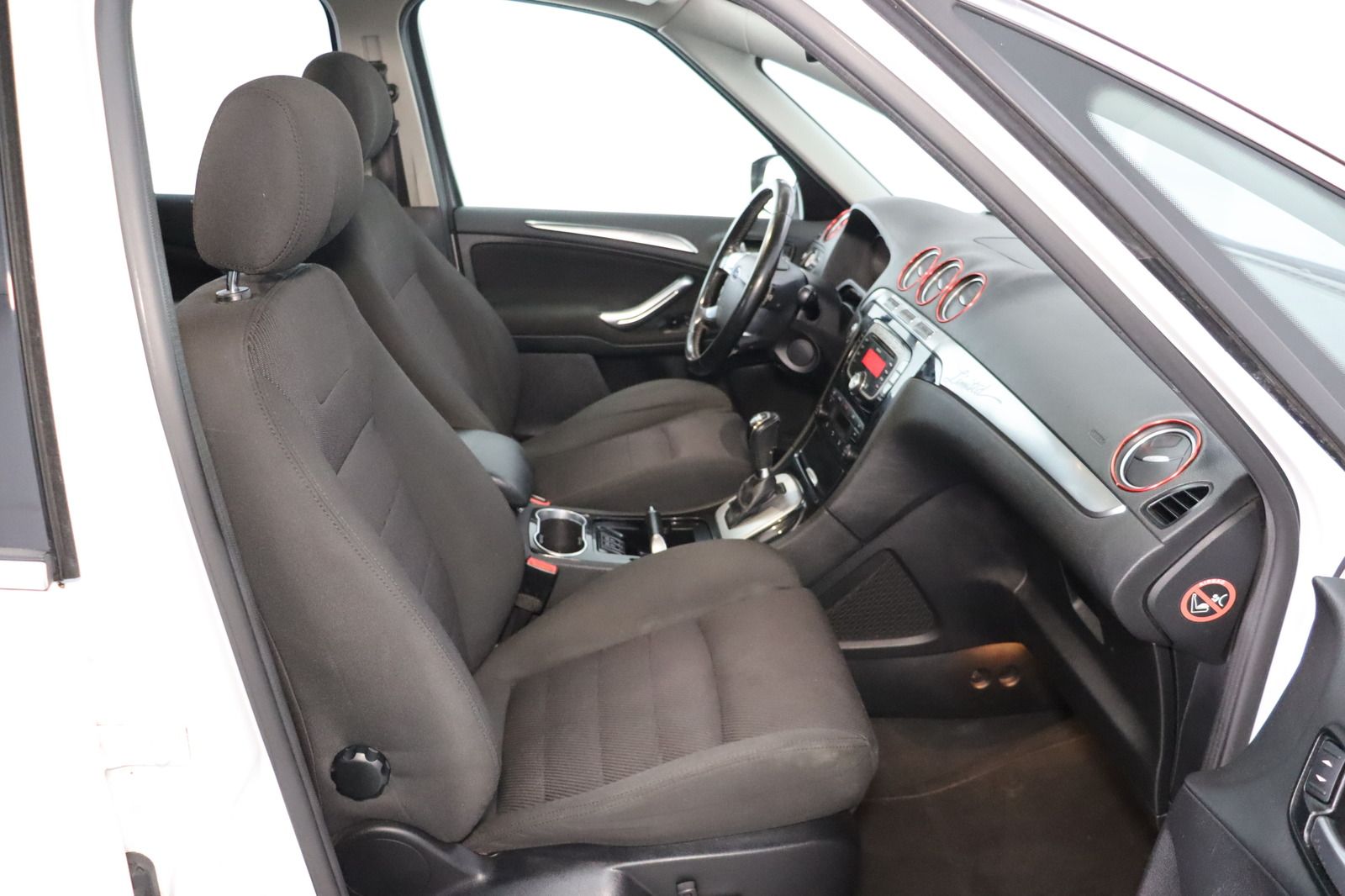 Fahrzeugabbildung Ford S-MAX 2.0 TDCi Sitzhzg./-lüftung * PDC * Tempom.