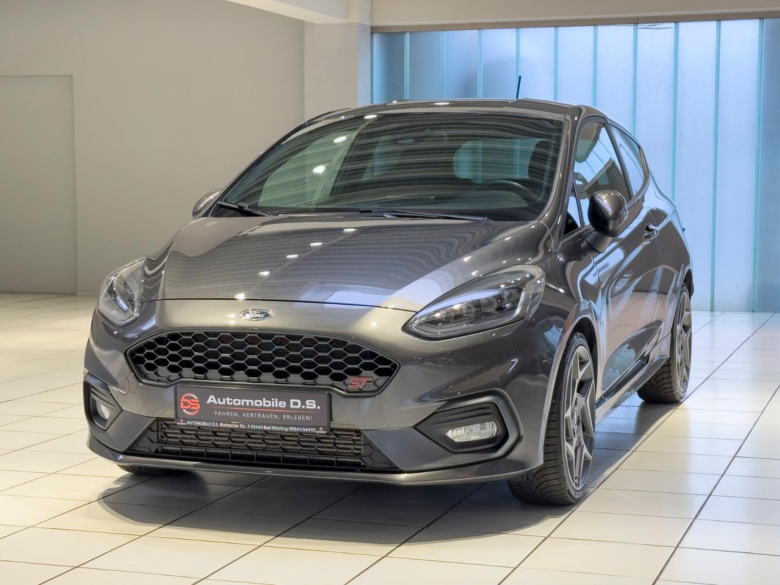 Ford Fiesta ST +PERFORMANCE++CARPLAY++TEMPOMAT++SHZ++