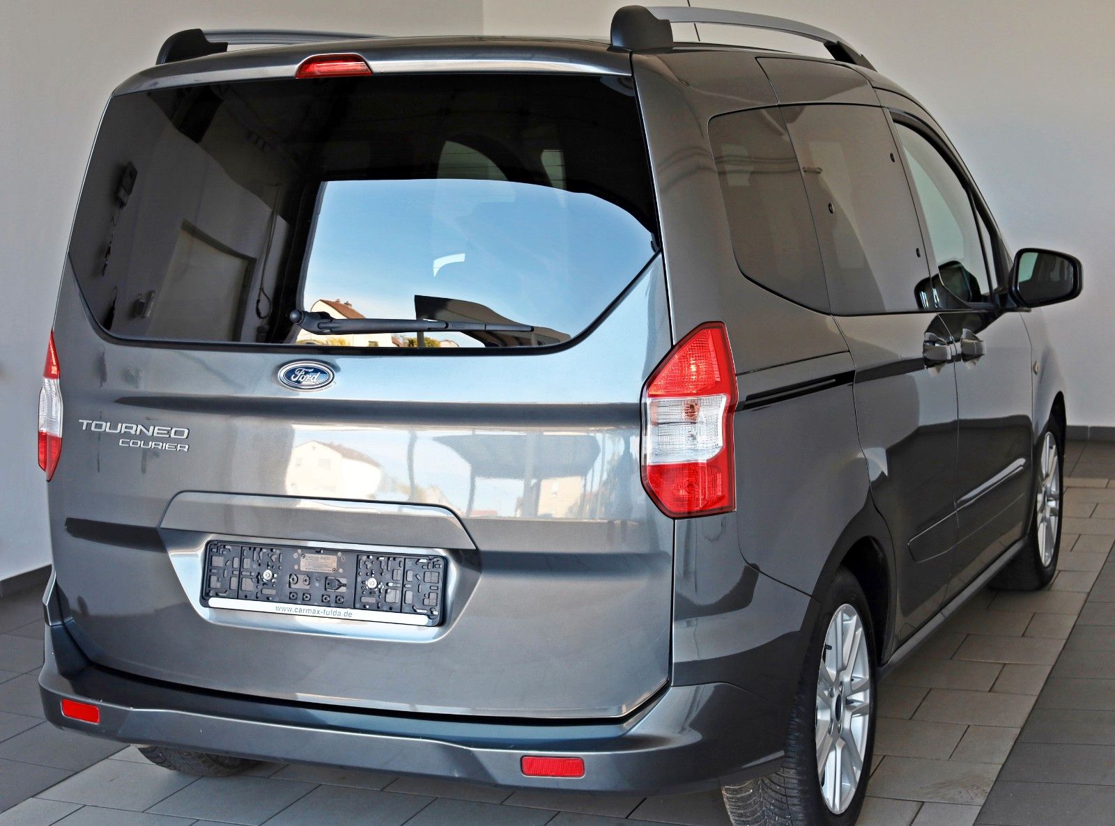 Fahrzeugabbildung Ford Tourneo Courier Titanium SH,GRA,Apple CarPlay