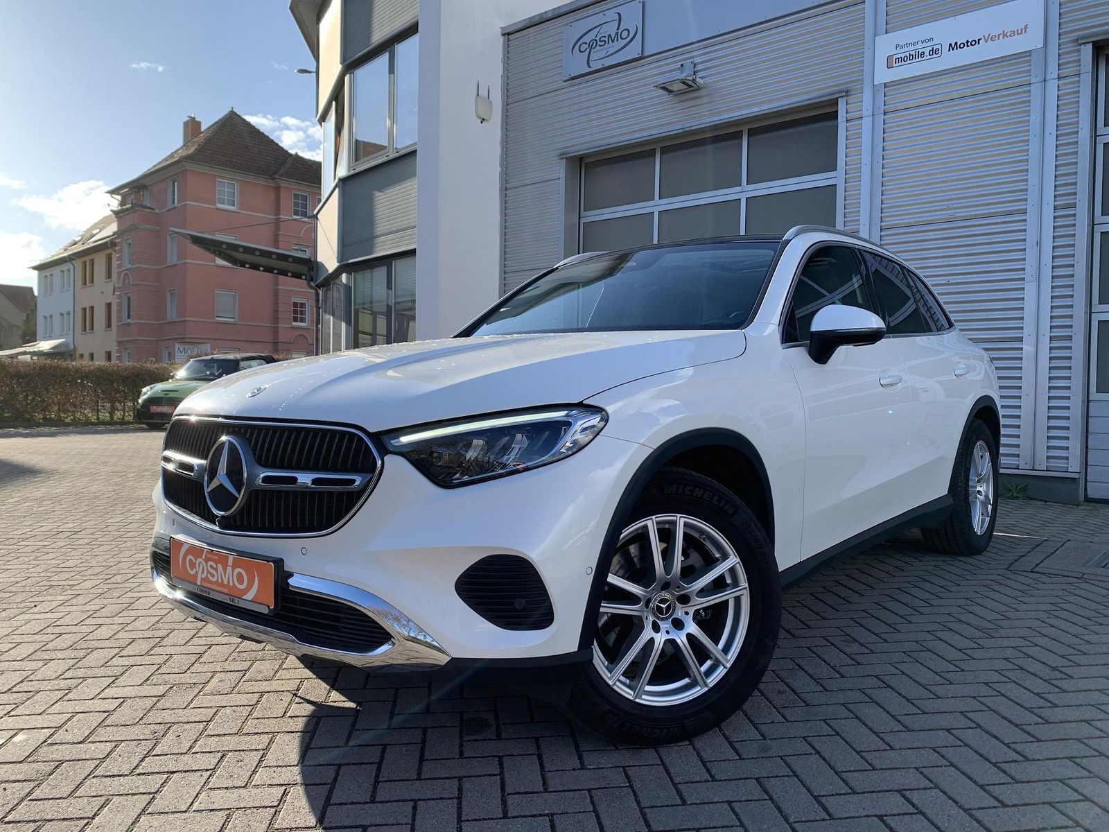 MERCEDES-BENZ GLC 220 d 4Matic Avantgarde Pano+AHK+Memory+LED