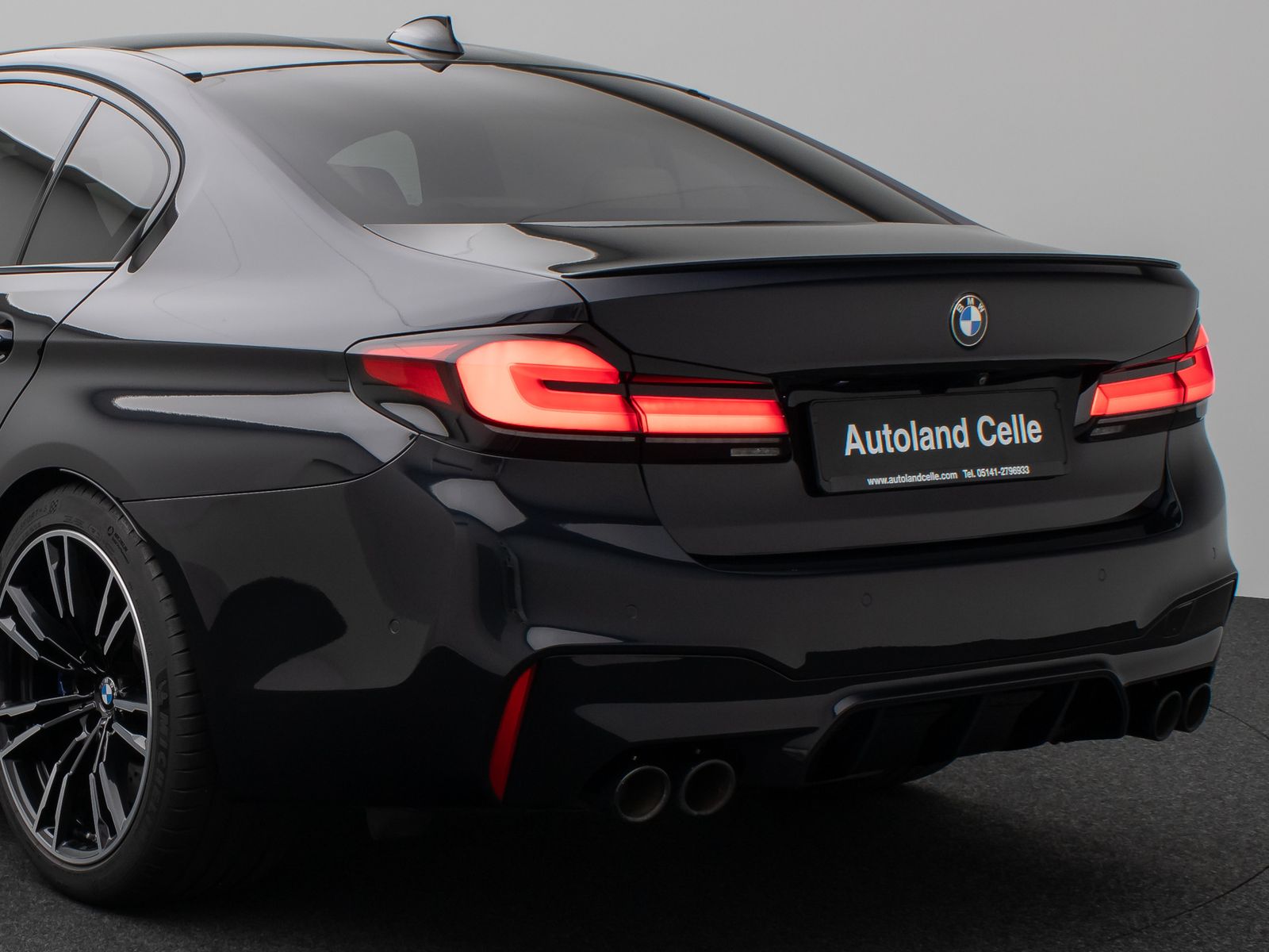 Fahrzeugabbildung BMW M5 xD 360°HUD DAB B&W SoftCl Massage Komfort