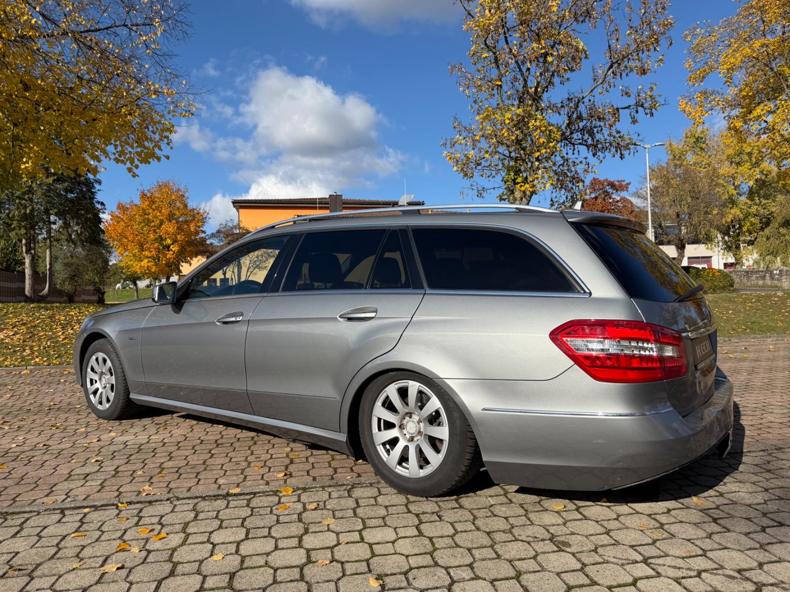 Mercedes-Benz E300 2012 — photo 18
